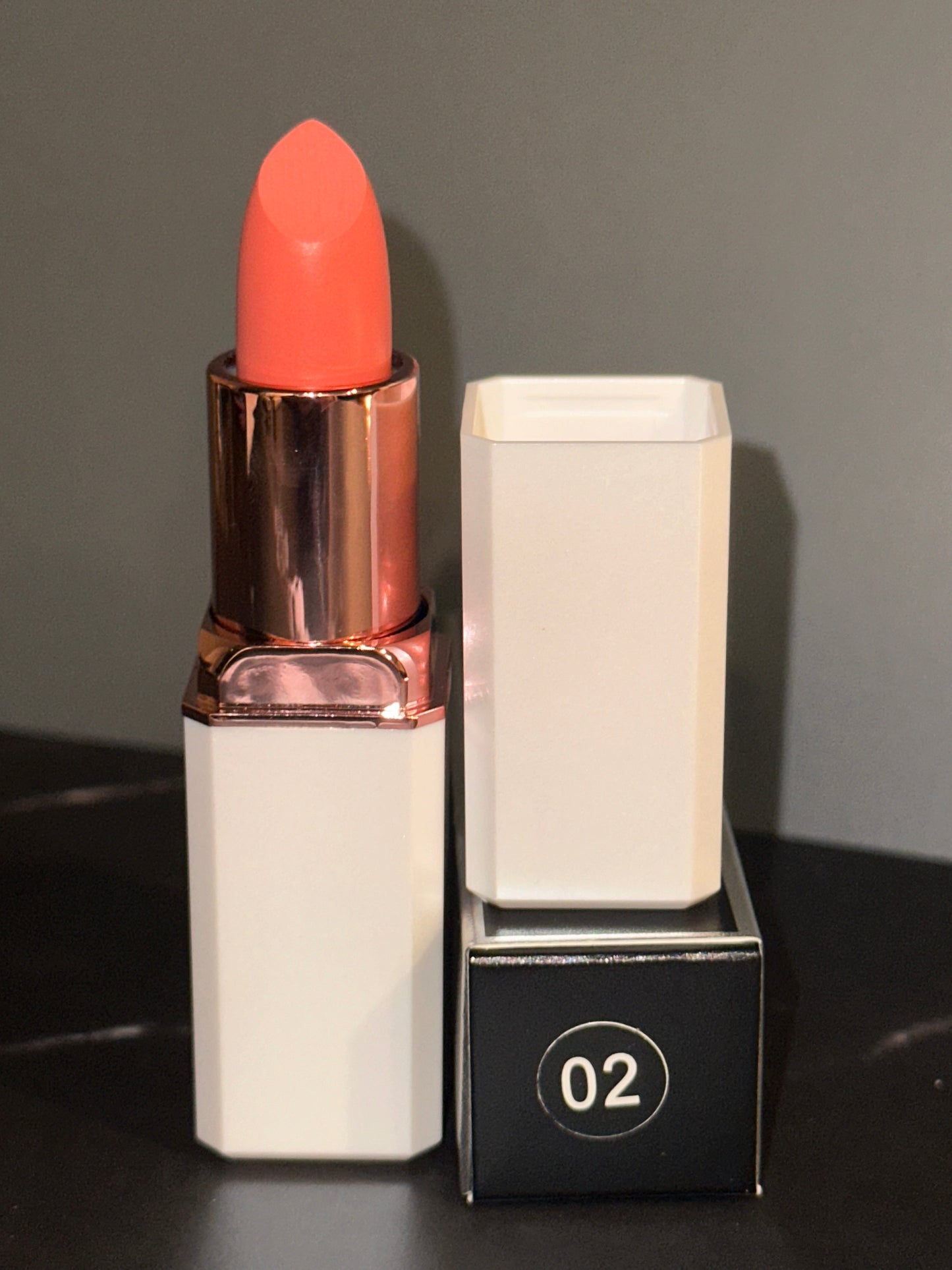 Light pink creamy bullet lipstick (02)