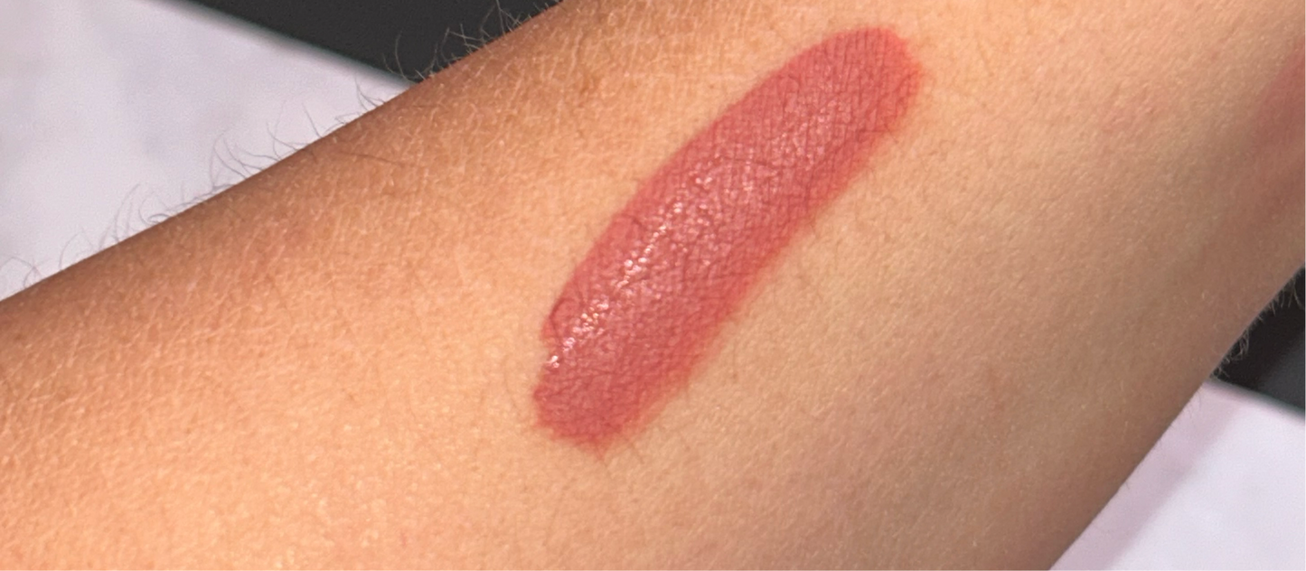 Longwear matte liquid lipstick in the shade peach (103)