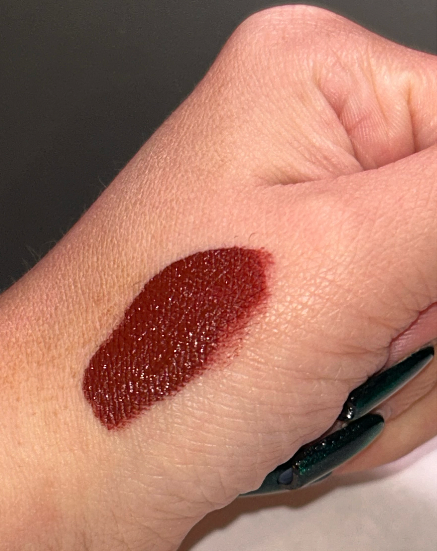 Longwear matte liquid lipstick in the shade Vixen (18)